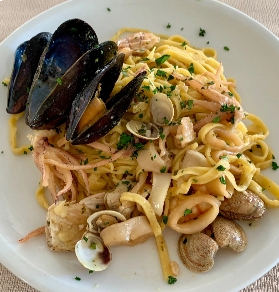 Piatti di pesce del ristorante